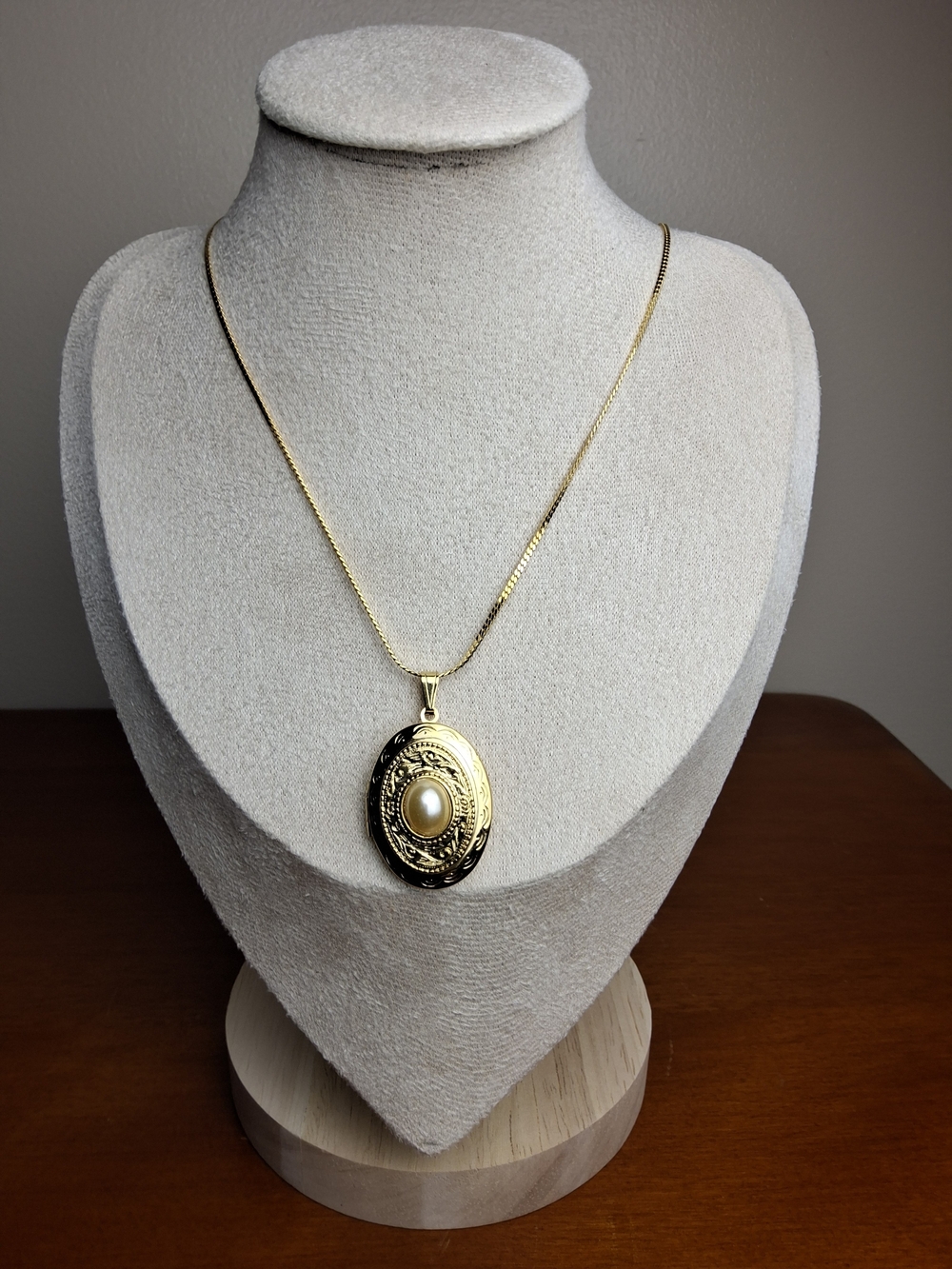 Gold Locket Necklace with Pearl Accent - Women's Jewelry